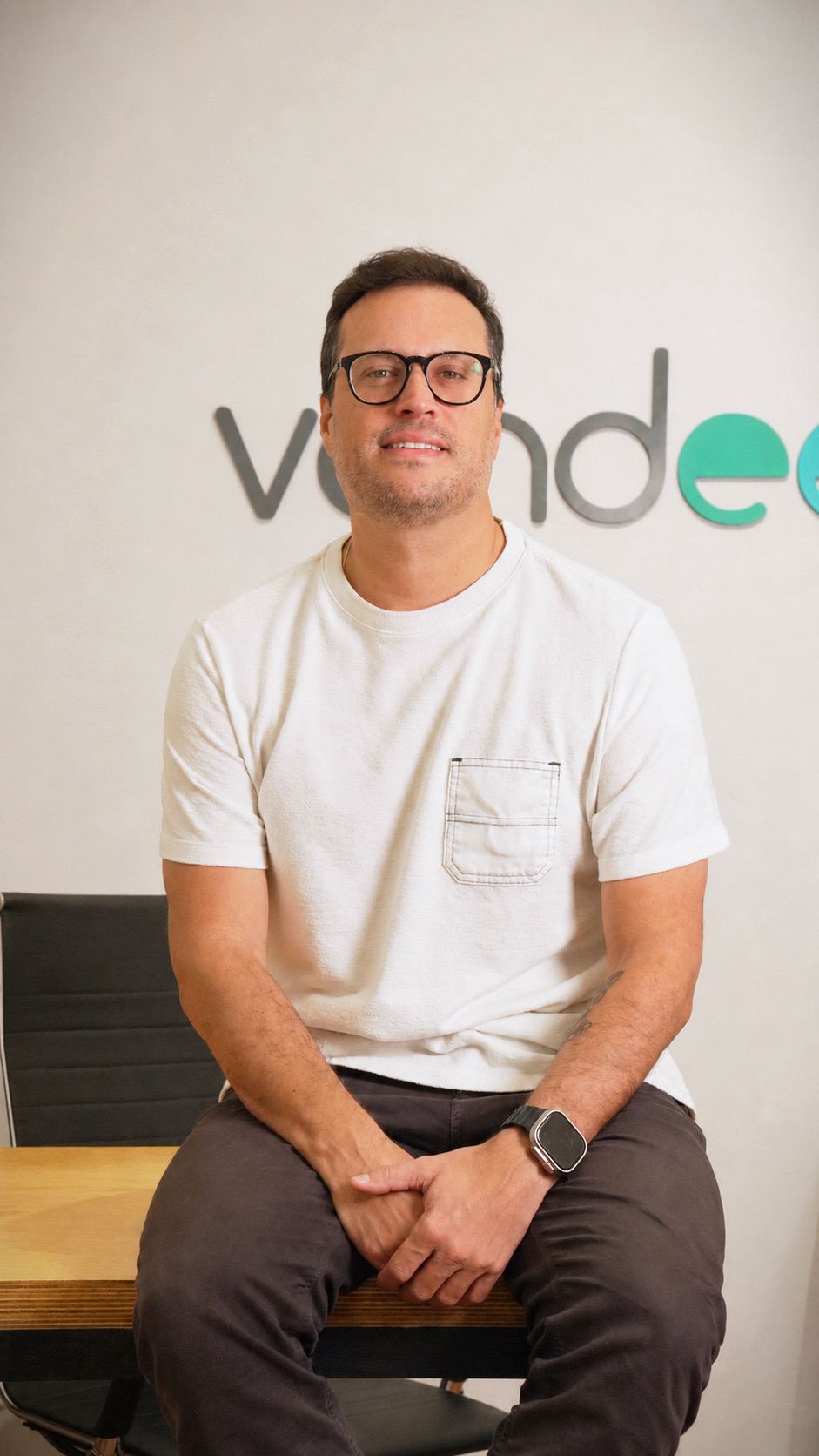 Retrato de Rodrigo Baggio, fundador e CEO da Vendee